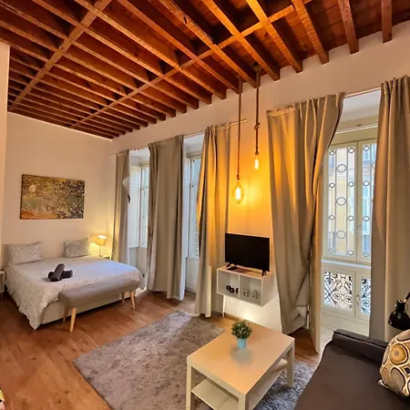 Larios Deluxe Apartment *