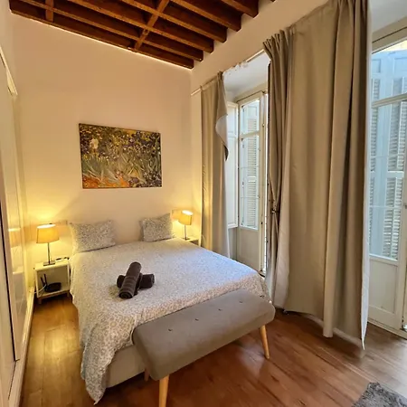 Larios Deluxe Apartment *